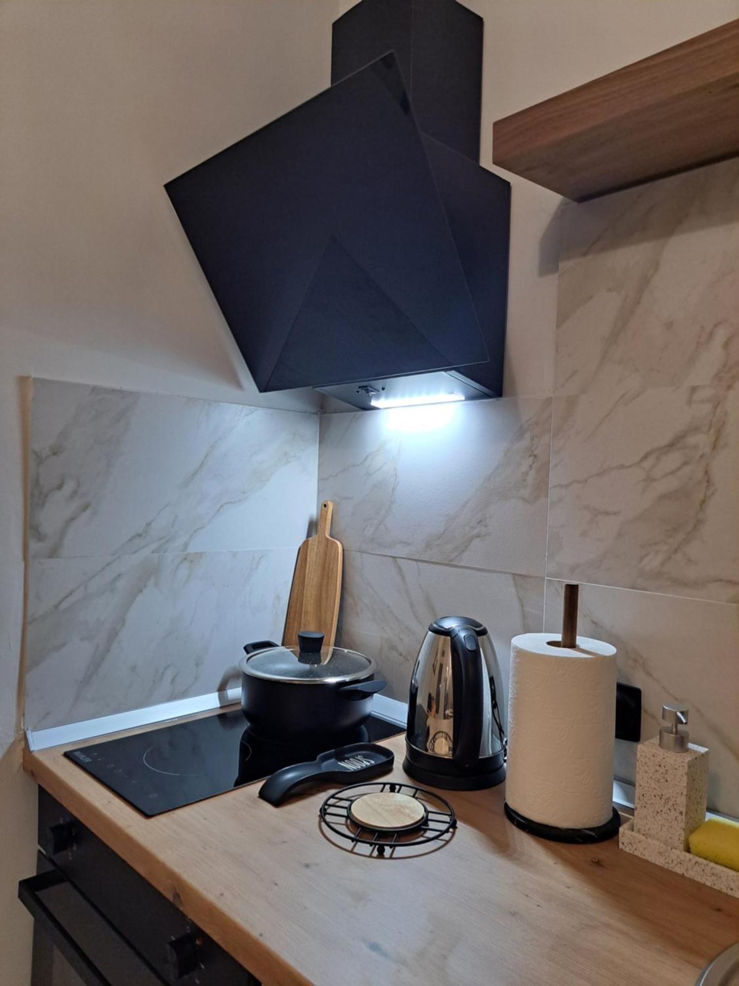 Stylish City Center Apartment Сере Экстерьер фото