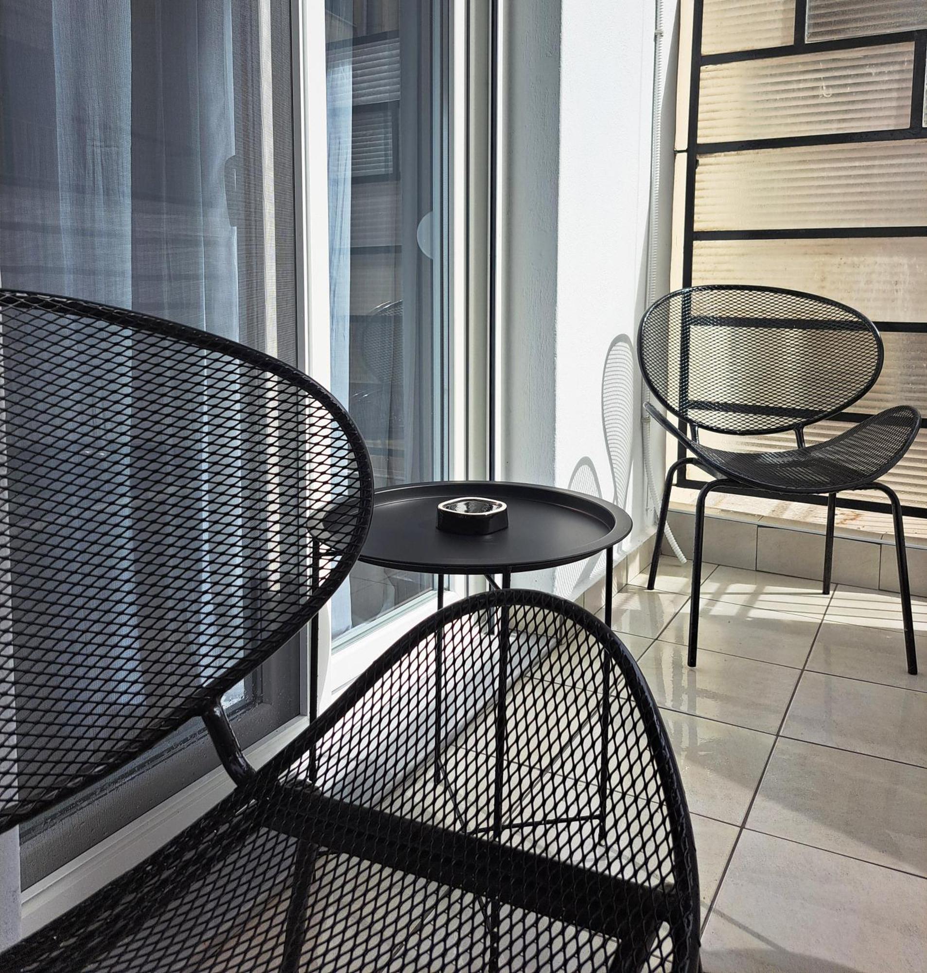 Stylish City Center Apartment Сере Экстерьер фото