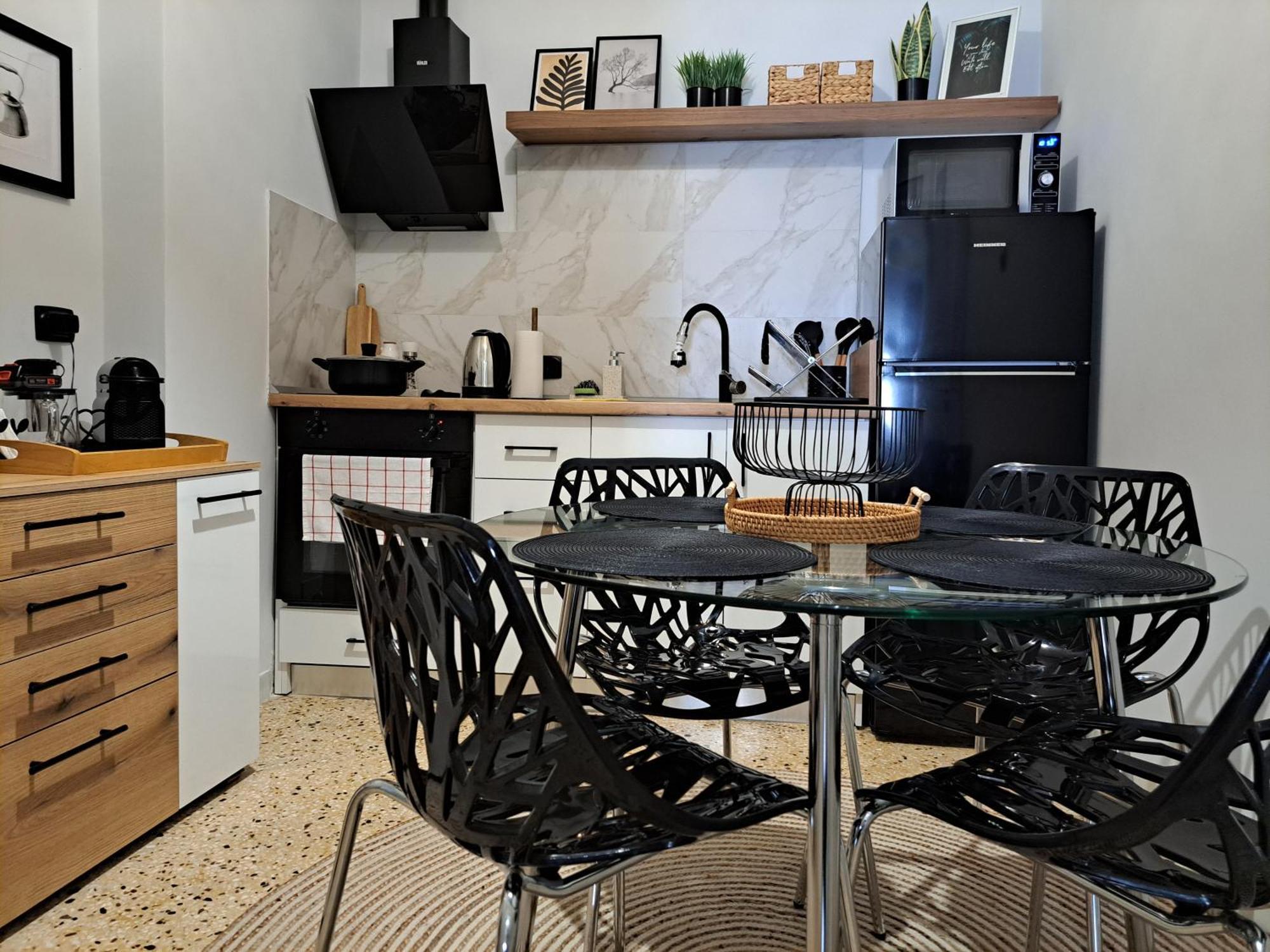 Stylish City Center Apartment Сере Экстерьер фото